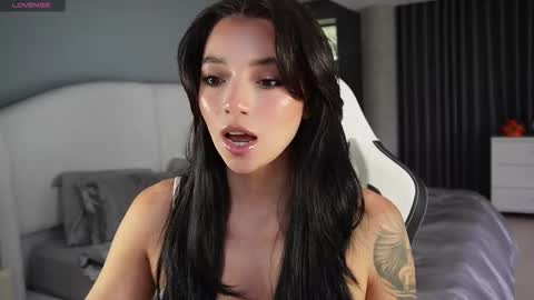 juli online show from November 4, 8:10 pm