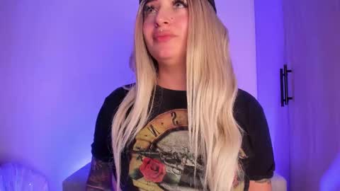 SCARLETT COLLINS online show from November 8, 5:54 am