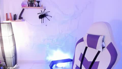 Snapshot of scarlett_enjoy1 chatting on October 15, 2:40 pm scarlett_enjoy1 online show from October 15, 2:40 pm