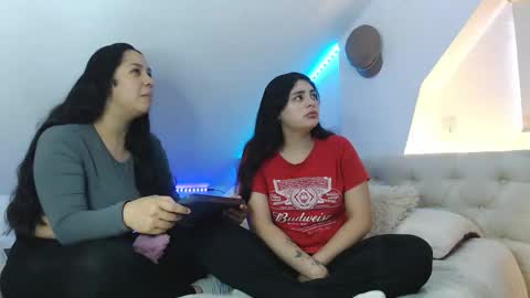 Snapshot of scarlett_evance chatting on October 18, 11:03 am Scarlett and Jazmin online show from October 18, 11:03 am