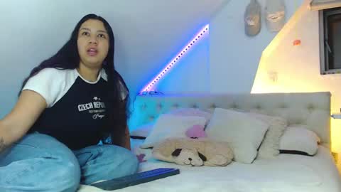 Snapshot of scarlett_evance chatting on September 27, 9:29 am Scarlett and Jazmin online show from September 27, 9:29 am