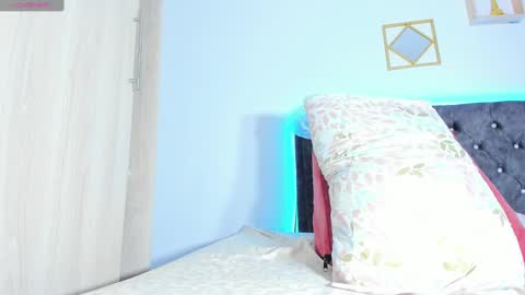 Snapshot of scarlett_monn chatting on September 23, 3:22 am Scarlett online show from September 23, 3:22 am