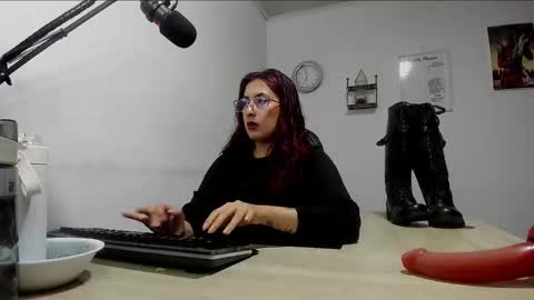 Snapshot of scarlett_sen chatting on February 26, 3:54 pm Mistress Scarlett online show from February 26, 3:54 pm