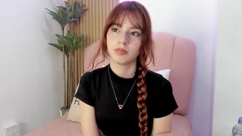 Snapshot of scarlett_smith_3 chatting on October 18, 3:33 am scarlett smith 3 online show from October 18, 3:33 am