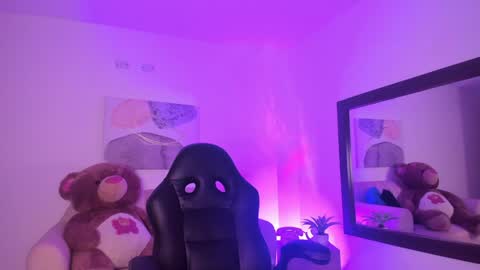 Snapshot of scarlettt_moon chatting on February 8, 12:39 pm scarlettt_moon online show from February 8, 12:39 pm