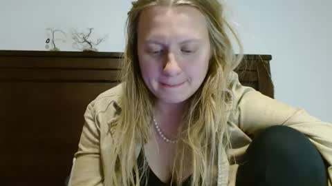 Snapshot of scartit chatting on February 25, 4:57 am ScarTit Bernhard online show from February 25, 4:57 am