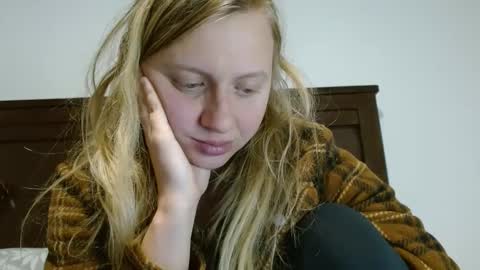 Snapshot of scartit chatting on March 4, 5:42 am ScarTit Bernhard online show from March 4, 5:42 am