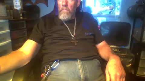 Snapshot of schroederjohn887 chatting on October 19, 11:20 pm schroederjohn887 online show from October 19, 11:20 pm