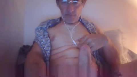 Snapshot of scotchwhieskie chatting on October 4, 11:46 pm scotchwhieskie online show from October 4, 11:46 pm