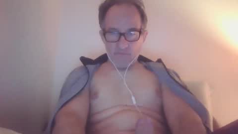 Snapshot of scotchwhieskie chatting on January 16, 11:37 pm scotchwhieskie online show from January 16, 11:37 pm
