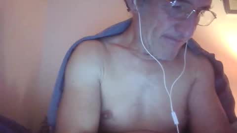 Snapshot of scotchwhieskie chatting on October 18, 10:58 pm scotchwhieskie online show from October 18, 10:58 pm