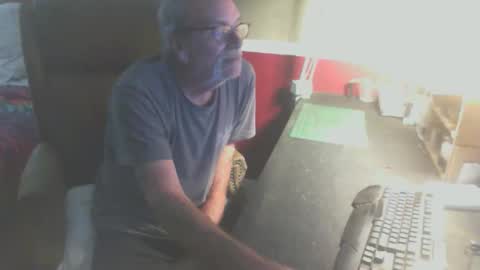 scotsman_62 online show from May 3, 7:58 am