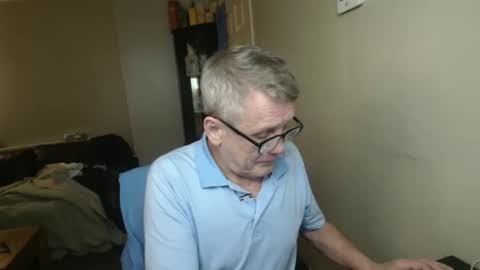 Snapshot of scottsman214 chatting on October 20, 9:42 pm James online show from October 20, 9:42 pm