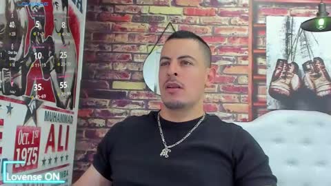 Snapshot of scotty_music chatting on October 9, 12:27 am Ricardo online show from October 9, 12:27 am