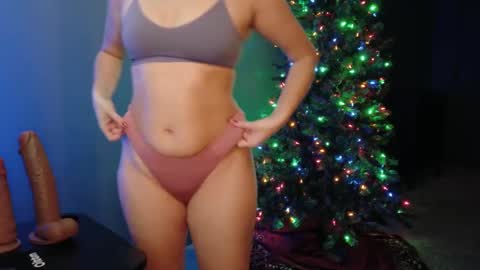Snapshot of scout_has_fun chatting on December 6, 6:33 pm Scout has fun online show from December 6, 6:33 pm