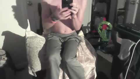 Snapshot of sdseventy chatting on February 22, 7:01 am ObvHype online show from February 22, 7:01 am