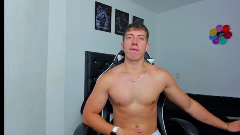 Snapshot of sean_brownx chatting on February 6, 2:37 pm Sean online show from February 6, 2:37 pm