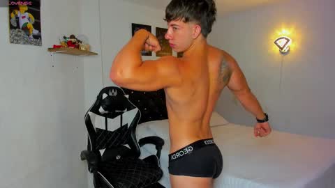 Snapshot of sean_brownx chatting on October 15, 10:16 am Sean online show from October 15, 10:16 am