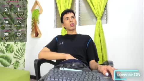 Snapshot of seantroyy chatting on February 12, 4:01 am Sean online show from February 12, 4:01 am