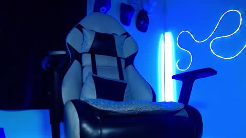 Snapshot of sebastian_025 chatting on October 14, 3:42 am Sebastian online show from October 14, 3:42 am