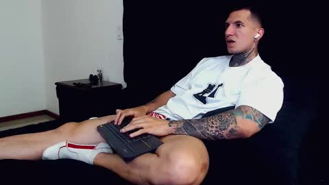 Snapshot of sebastian_muss chatting on October 6, 10:16 pm Sebastian online show from October 6, 10:16 pm