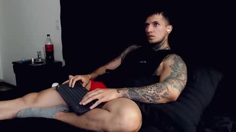 Snapshot of sebastian_muss chatting on September 29, 10:09 pm Sebastian online show from September 29, 10:09 pm