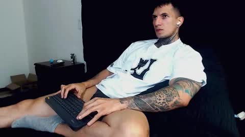 Snapshot of sebastian_muss chatting on September 25, 11:12 pm Sebastian online show from September 25, 11:12 pm