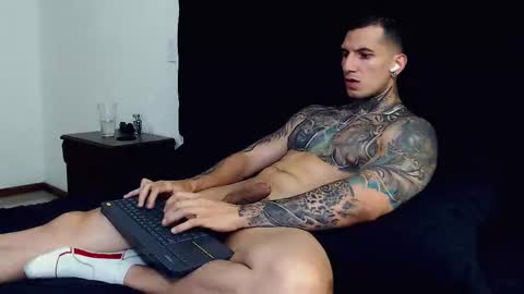 Snapshot of sebastian_muss chatting on October 7, 10:17 pm Sebastian online show from October 7, 10:17 pm