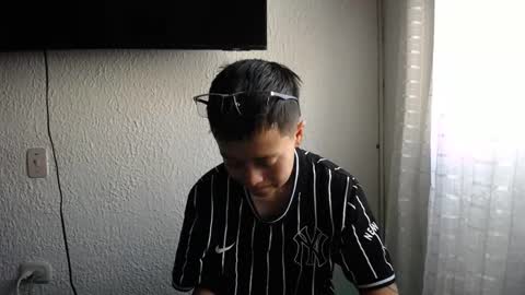 Snapshot of sebastian_posse chatting on February 18, 6:04 pm Myystiic online show from February 18, 6:04 pm