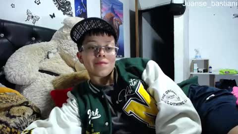 Snapshot of sebastian_posse chatting on January 25, 2:37 am Myystiic online show from January 25, 2:37 am
