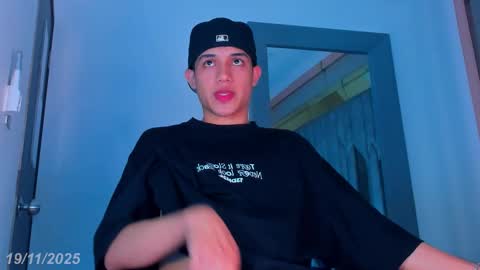 Sebastian online show from November 19, 9:13 pm