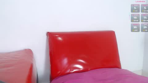 Estefany online show from March 8, 2:32 pm