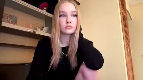 Kristie online show from February 25, 11:19 pm