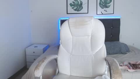 Selena online show from December 13, 7:53 pm