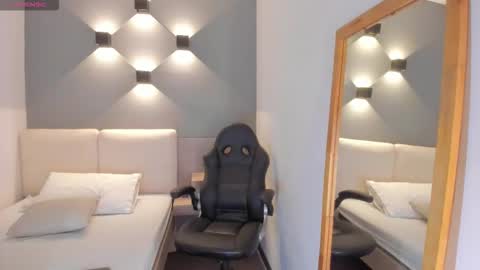 Selena online show from January 11, 11:05 am