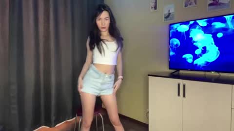 H i  My names is Selena Welcome to my room  Please thumbs up - its important online show from February 26, 6:08 am