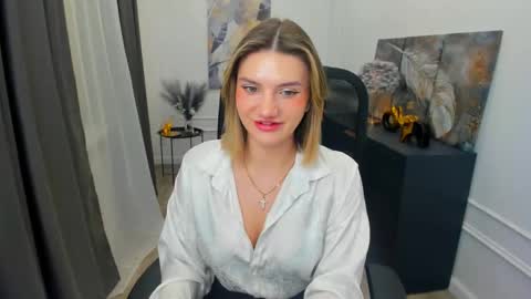 selenaemoore online show from March 20, 8:14 pm