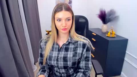 selenaemoore online show from March 2, 8:04 pm