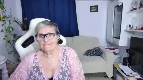 Selenna online show from April 4, 5:31 pm