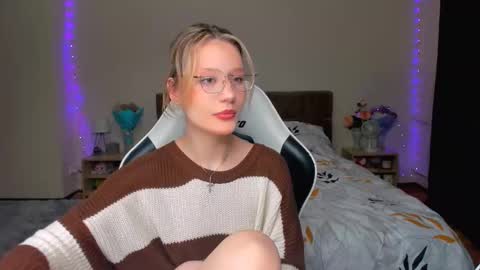 Snapshot of selfharm777 chatting on September 21, 8:24 pm Simon and Alice online show from September 21, 8:24 pm