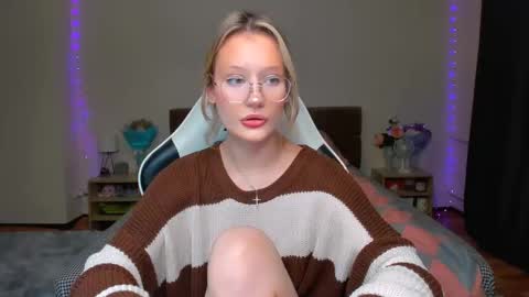 Snapshot of selfharm777 chatting on October 8, 7:09 pm Simon and Alice online show from October 8, 7:09 pm