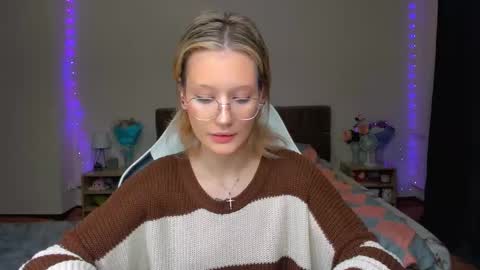 Snapshot of selfharm777 chatting on September 12, 9:28 pm Simon and Alice online show from September 12, 9:28 pm