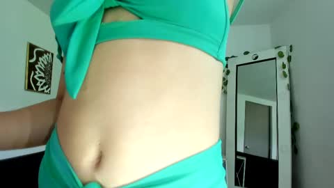 Snapshot of selyn_ chatting on October 17, 4:33 pm Selyn online show from October 17, 4:33 pm