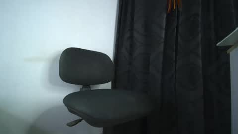 Snapshot of sem_alas chatting on October 18, 5:11 am sem_alas online show from October 18, 5:11 am