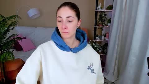 sensitiveheartt online show from October 5, 4:14 pm