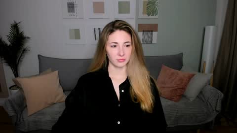 sensitiveheartt online show from April 11, 4:39 am