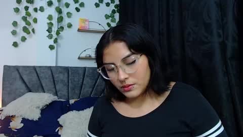 Snapshot of sensual_flame chatting on January 29, 1:37 am Camille and sophie online show from January 29, 1:37 am