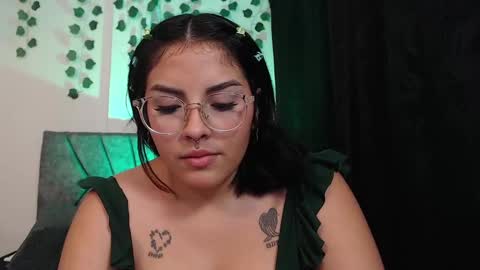 Snapshot of sensual_flame chatting on February 21, 2:50 am Camille and sophie online show from February 21, 2:50 am