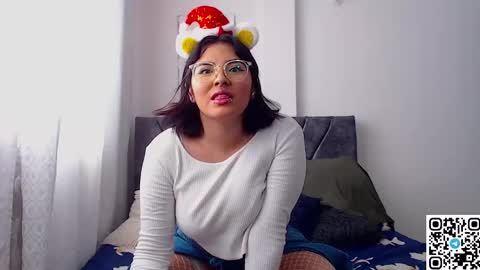 Snapshot of sensual_flame chatting on December 24, 8:16 pm Camille and sophie online show from December 24, 8:16 pm