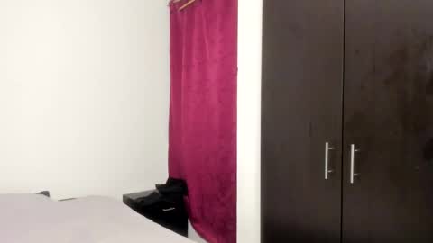 Snapshot of sensual_skinny chatting on October 11, 11:19 pm sensual_skinny online show from October 11, 11:19 pm